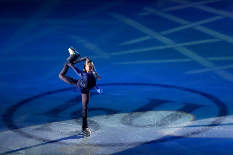 スケートカナダのエキシビションで演技を行うワリエワ