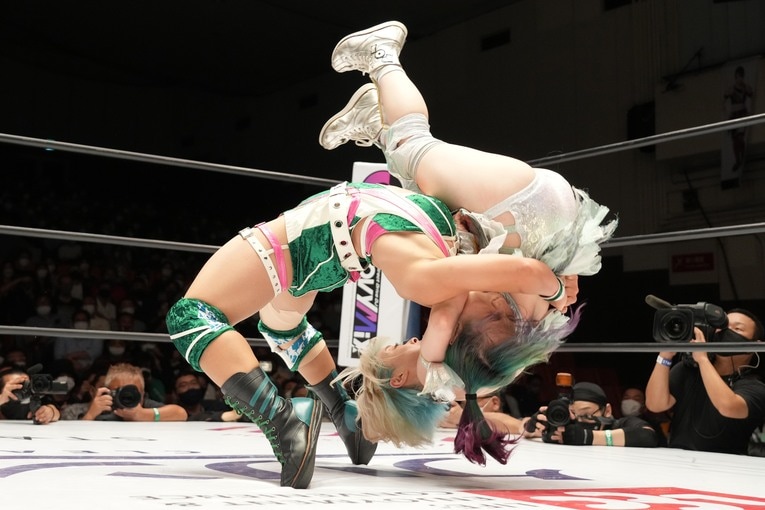 スターダム屈指の肉体派レスラー・飯田沙耶25歳の運命を変えた“推しと筋肉”「もう、制御しなくていいんだ」《特別グラビア》(44)