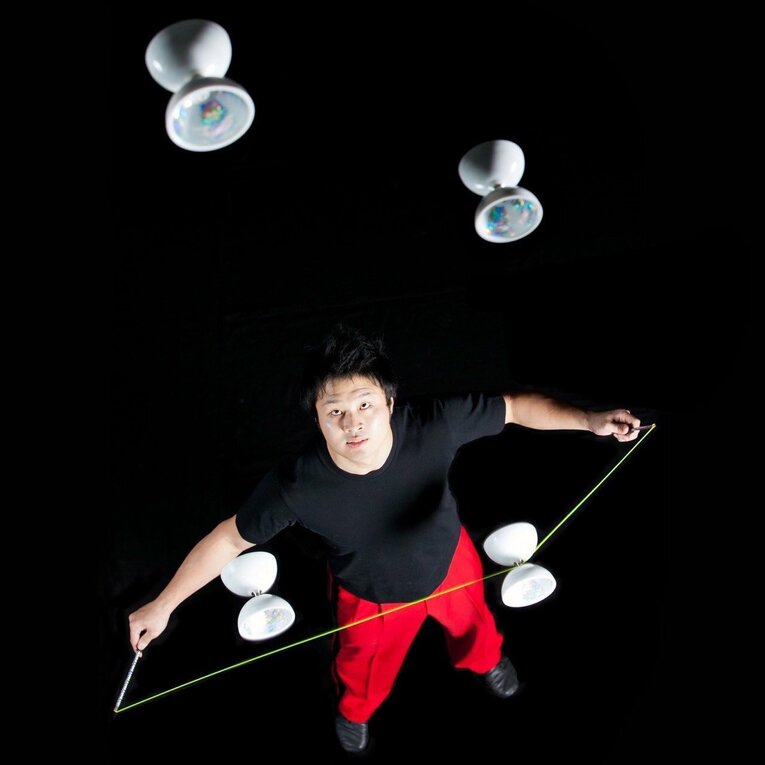 ちゃんへん.が得意とする「ディアボロ」。W杯だけでなく、豪州で行われた「第50回ムーンフェスティバル」など海外の大会でも最優秀パフォーマー賞に輝いている