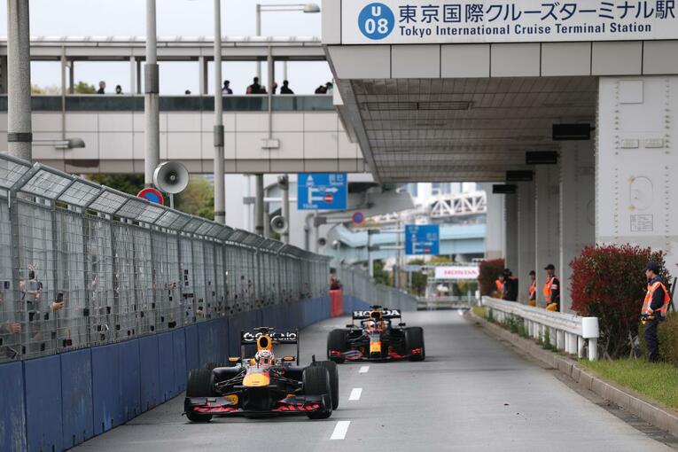 角田とレッドブルが東京・お台場で派手にデモランした『Red Bull Showrun x Powered by Honda』の模様　©Getty Images / Red Bull Content Pool