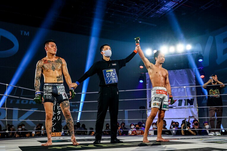 グラウンドの戦いを制した朝倉未来が判定3-0で勝利した　©RIZIN FF Susumu Nagao