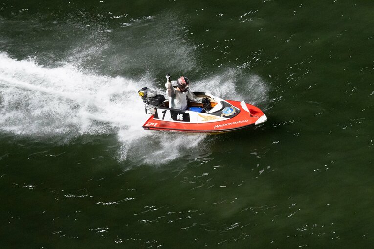 今年5月、SGボートレースオールスターを制した峰　©日本モーターボート競走会