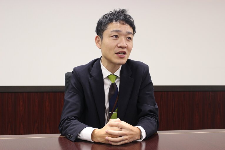 現在は地元のみよし市役所に勤める“原チルドレン1期生”の横田竜一さん　©Number Web