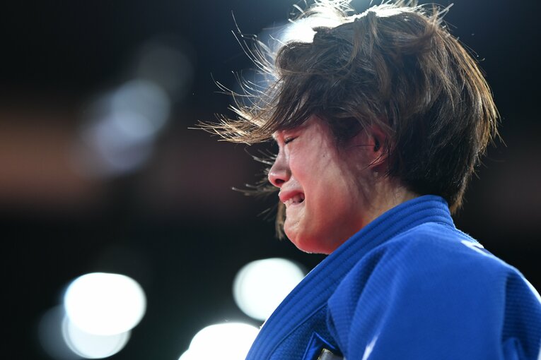 まさかの敗北を喫して涙をこらえきれない阿部詩　©Naoya Sanuki/JMPA