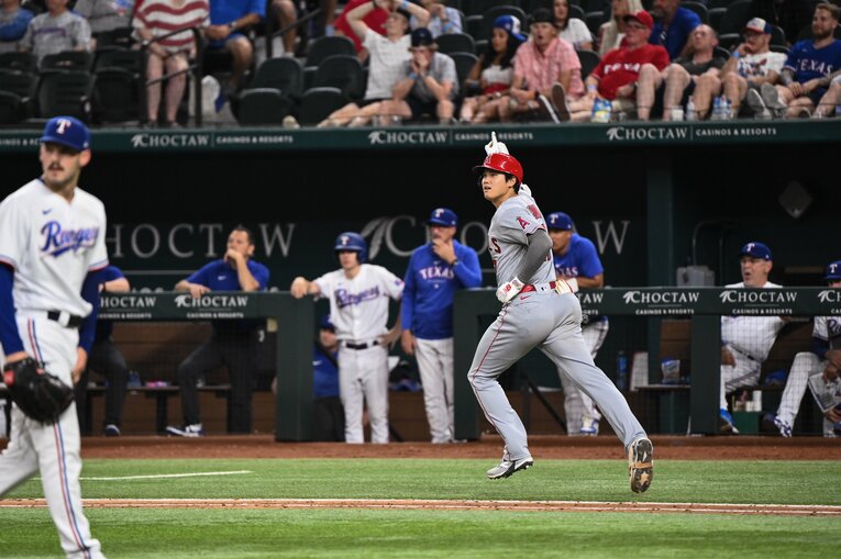 6月12日のレンジャーズ戦。7回にこの日1本目の19号ソロを放った大谷翔平（1枚目／全2枚）　©Nanae Suzuki