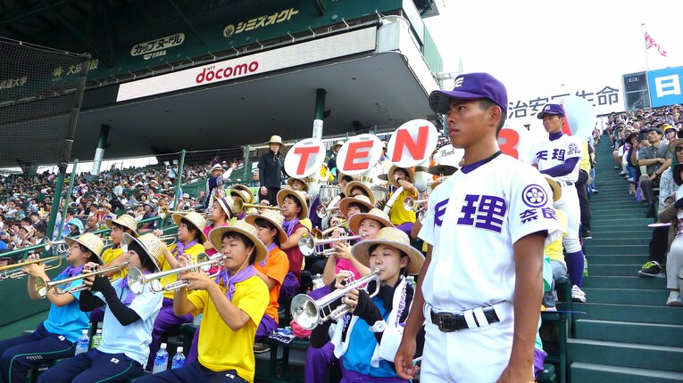 2017年の天理アルプス写真。カラフルなTシャツを着用　©Yukiko Umetsu