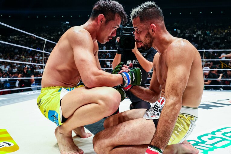 金原はクレベルを圧倒。「影のフェザー級最強」「格闘技界の裏番長」という評価を裏付ける完勝だった　©RIZIN FF Susumu Nagao