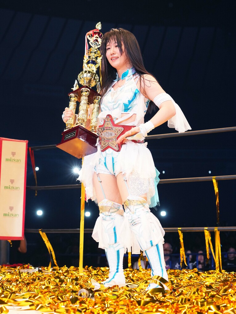 新女王・玖麗さやか　©Essei Hara