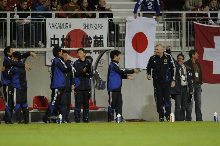 スイス戦後、珍しく会心の笑顔を見せたオシム監督　©︎Takuya Sugiyama