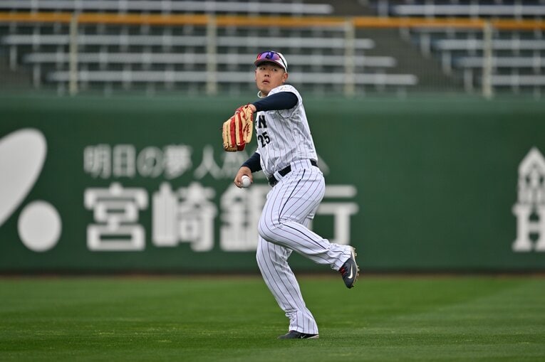 宮崎キャンプでは外野の守備練習も　©Naoya Sanuki