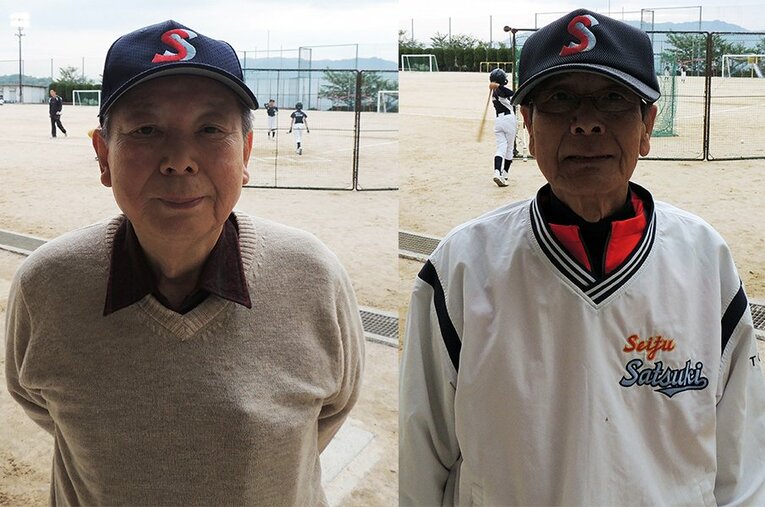 少年時代の柳田を指導した山本さん（左）と佐藤さん。現在もチームで指導しているという※書籍より転載