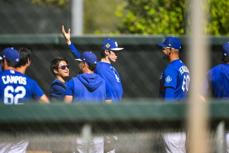 【Number現地撮影：佐々木朗希の最新写真】シーズン開幕に向けた調整を続ける佐々木（写真は右に続きます）　