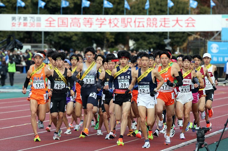 昨年12月の全国高校駅伝。準優勝した大牟田高からの集団転校が報じられ、高校駅伝界に衝撃が走っている ／ photograph by JIJI PRESS