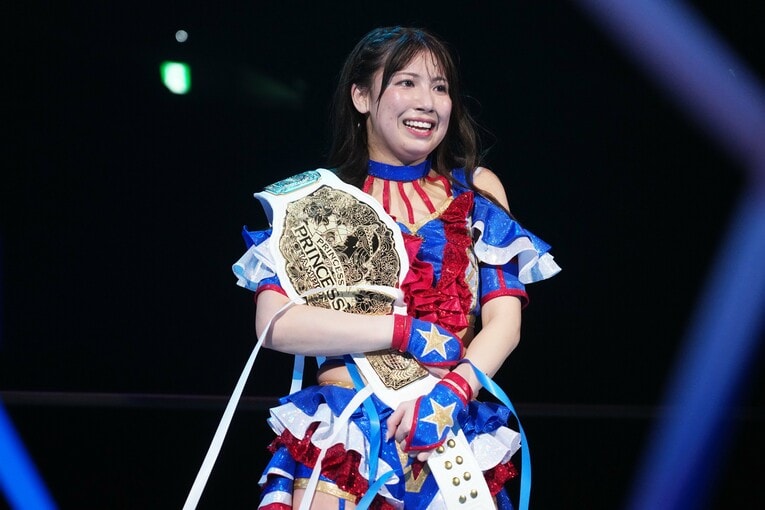 プリンセス・オブ・プリンセス新王者になった荒井優希。東京女子プロレスの“ど真ん中”に立った。3月29日、両国国技館　©Essei Hara