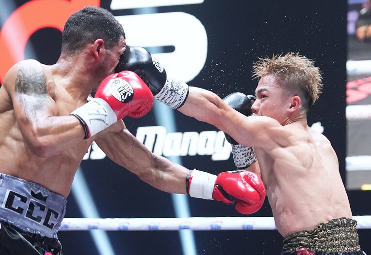 ジャブの刺し合いでも優位に立った　©Lemino/SECOND CAREER/NAOKI FUKUDA