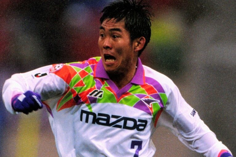 1995年、サンフレッチェ広島時代の森保一（当時26歳）。じつは森保は社会人マツダ時代に“海外組経験”をしていた ／ photograph by AFLO