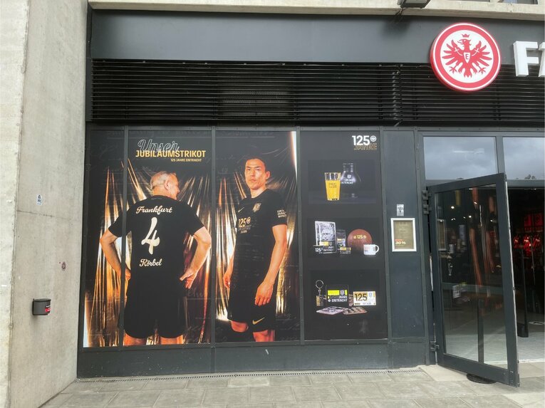 【長谷部誠ラストゲーム現地探訪】クラブショップに長谷部の写真が　©Yusuke Mimura