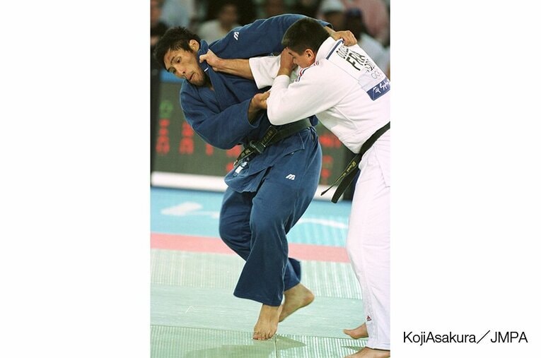 現在ではバラエティー番組で人気の篠原信一は、男子100kg超級決勝でドゥイエに内股すかしを決めた……かに見えたが、なぜかドゥイエにポイントが入った。最後までこの判定に泣き、銀メダルに終わった ／ photograph by Koji Asakura／JMPA