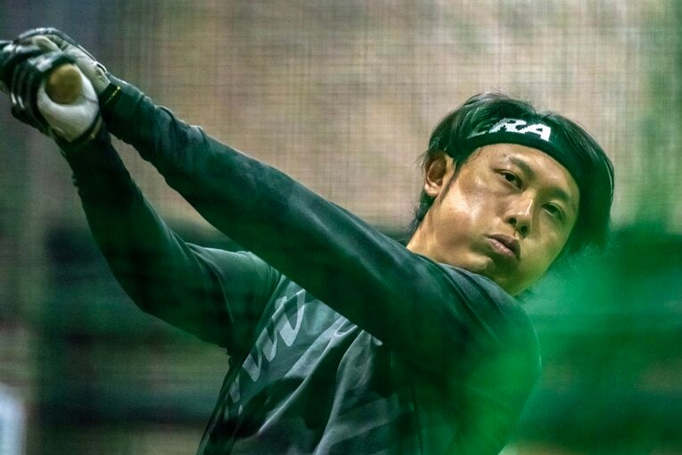 阪神時代よりも「シンプルな動き」にこだわっているという現在の打撃フォーム　©Takuya Sugiyama