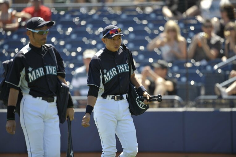 シアトル・マリナーズ時代の川崎宗則とイチロー（2012年）©︎Naoya Sanuki