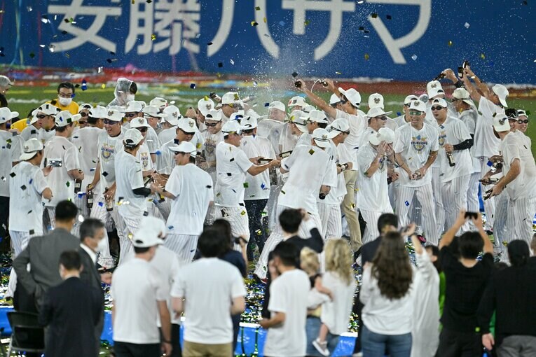 連覇→神宮球場でビールかけ　©Hideki Sugiyama