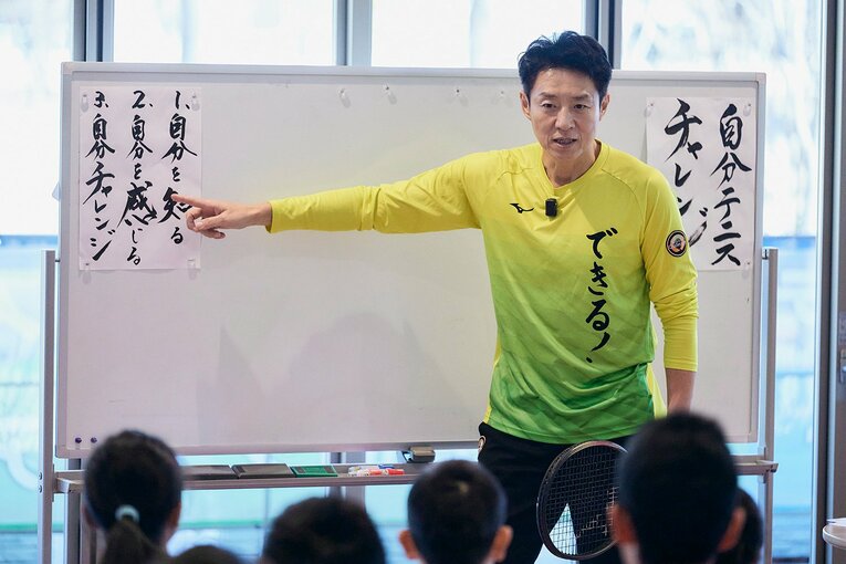 松岡修造とグランドスラムを目指す子ども達のテニス真剣勝負「自分で感じろ！」“脳を震わせる”指導に込めた想い(2)