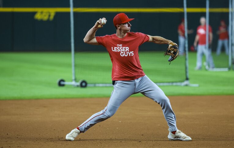 「THE LESSER GUYS」Tシャツを着て練習するマット・ダフィー　©AFLO