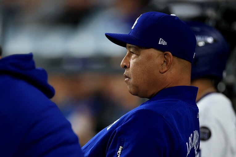 ブルペン采配にファンから批判の声も挙がるロバーツ監督　©Getty Images