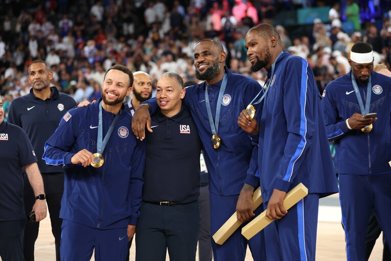 パリ五輪ではアシスタントコーチとして金メダルに貢献したティロン・ルー　©︎Ezra Shaw/Getty Images