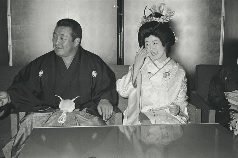 1963年6月5日、力道山と敬子さんの結婚式。この半年後に力道山は39歳で急死する　©BUNGEISHUNJU