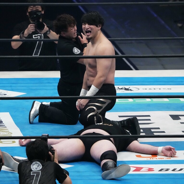 わずか2分8秒でウルフアロンにフォール勝ちした成田蓮。2月11日、大阪府立体育会館　©Essei Hara