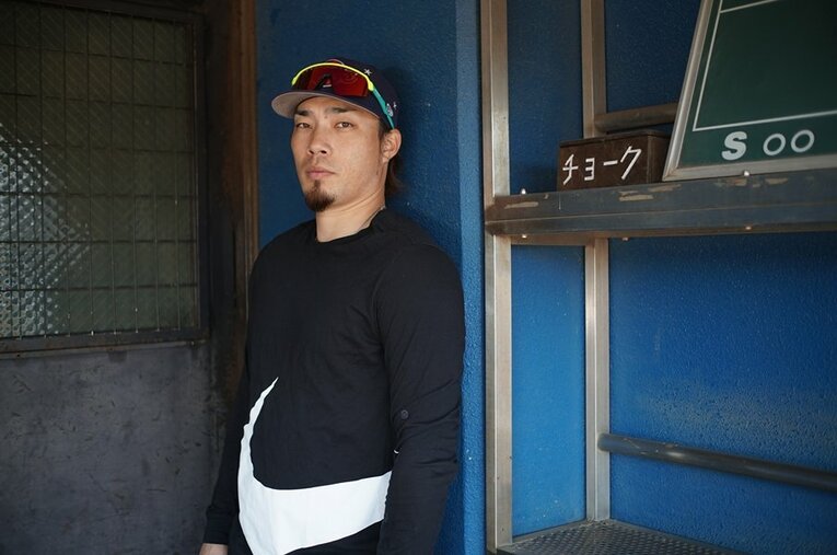 昨年、横浜DeNAベイスターズから戦力外通告を受けた倉本寿彦がNumberWebの取材に応じた ／ photograph by Kyozo Hibino