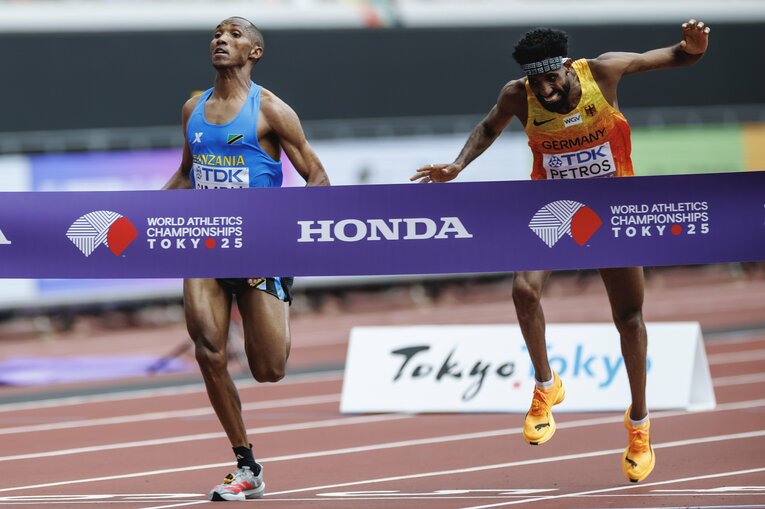 【5枚目／11枚】衝撃のマラソン「写真判定」シンブとペトロスのデッドヒートを連続写真で！　©Kiichi Matsumoto