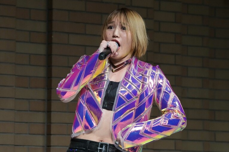 記者会見で絶叫する朱里