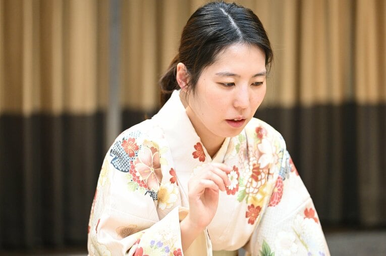 白玲戦への挑戦権を獲得した福間香奈女流五冠 ／ photograph by Keiji Ishikawa