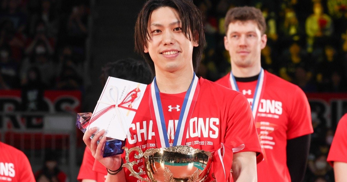 ディマに怒られたんですよ」サントリー大宅真樹が明かすVリーグ優勝秘話…218cmムセルスキーの本音、旧友・小野寺太志と歓喜ハグ（3／4） - Vリーグ  - Number Web - ナンバー