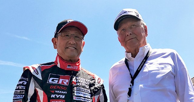 豊田章男社長&ストイコビッサインボール ル・マンで豊田章男社長が語った、ピット裏に掲げた「日の丸」の意味