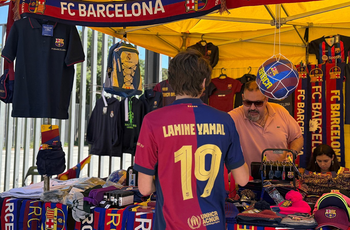 19番の行進は丘の上まで続いた」17歳でバルサのエース…ラミン・ヤマル