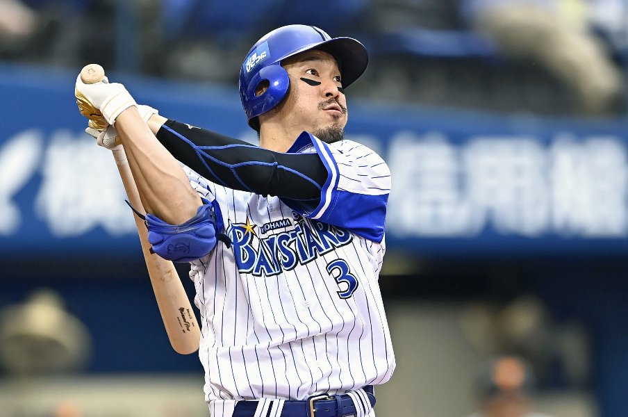 【2カ月連続のMVP】DeNAの韋駄天・32歳梶谷隆幸に聞いた「球団新記録“42”までの道のり」<Number Web> photograph by KYODO