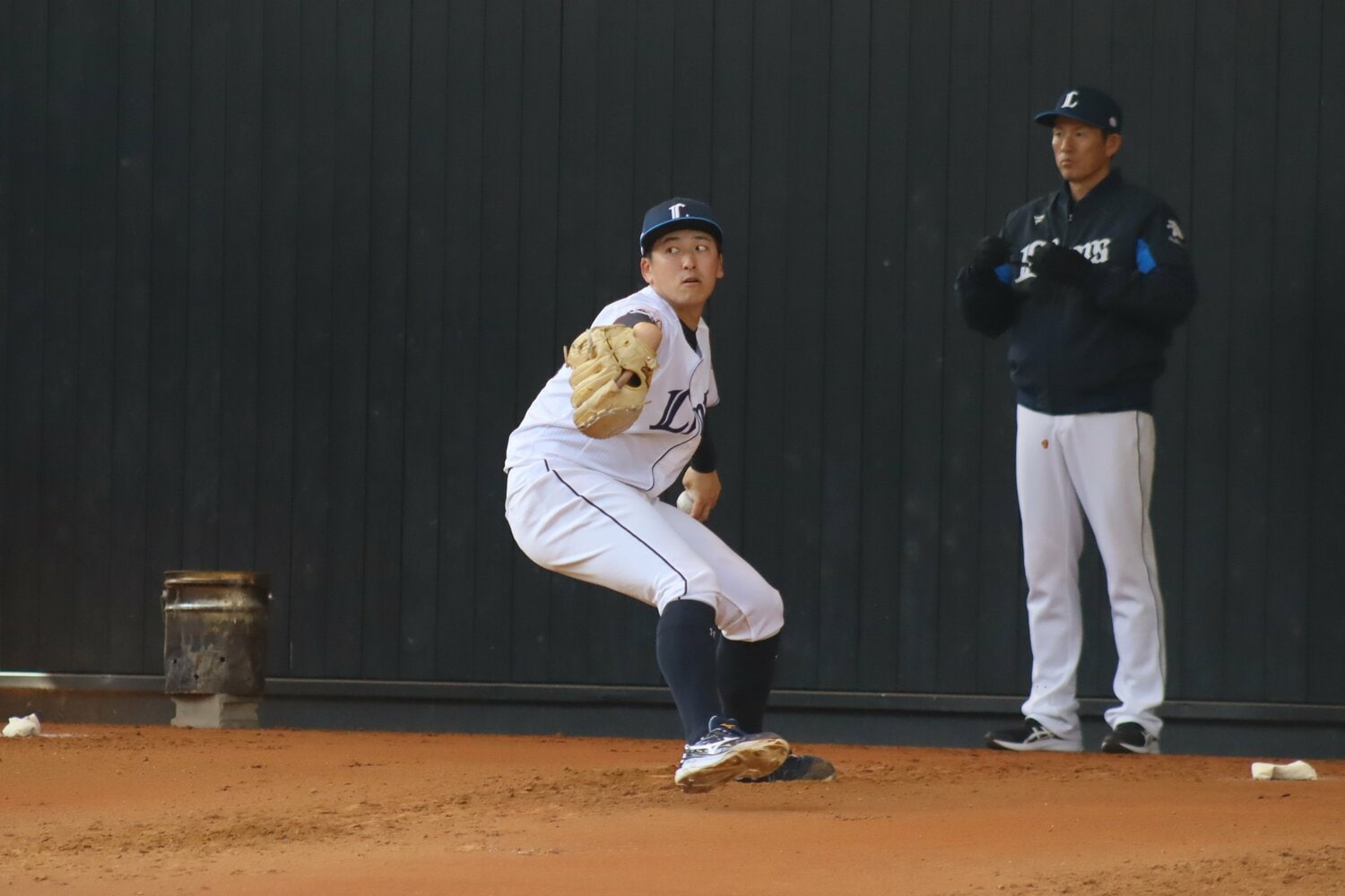 隅田の投球練習 ©Kou Hiroo