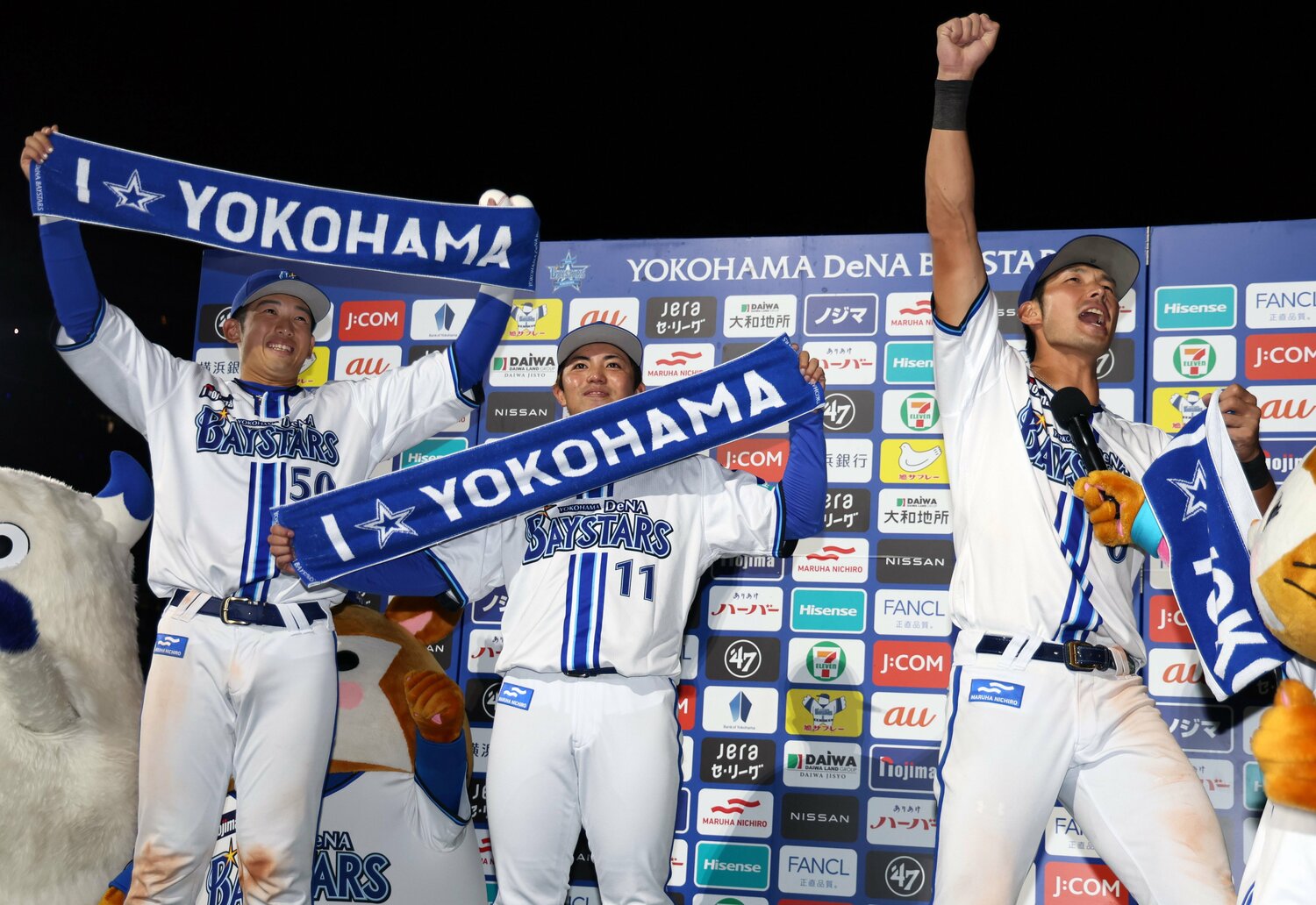 大田（右）の「ヨコハマサイコー！」を忘れない　©JIJI PRESS