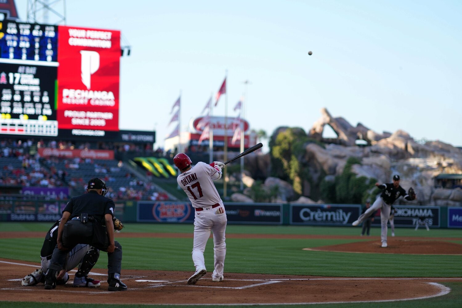 大谷の27号本塁打。この日、自身初となる「登板日のマルチ本塁打」をマークした ©Sipa USA/JIJI PRESS