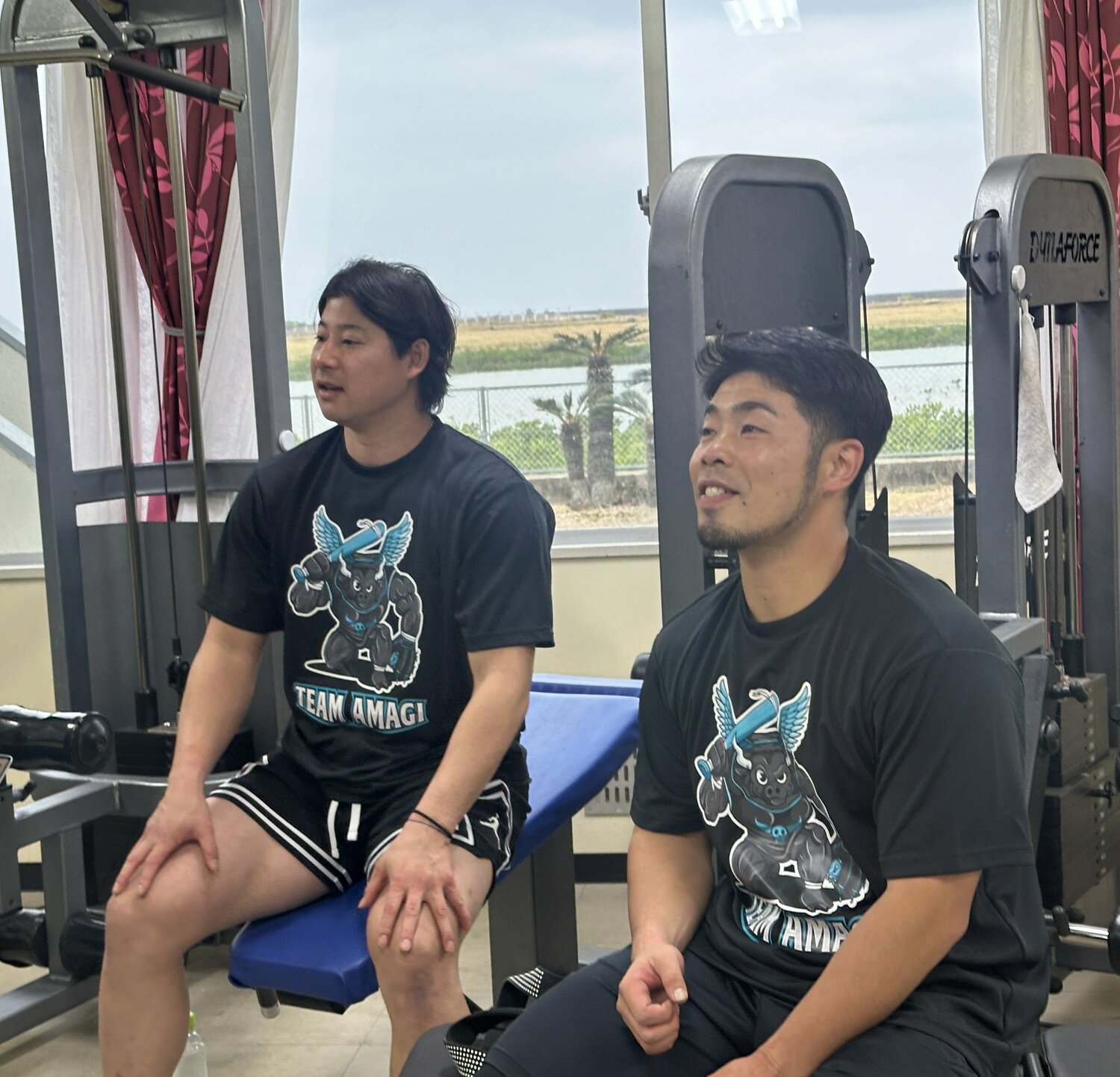 共に汗を流した近藤と藤岡　©︎Chiba Lotte Marines