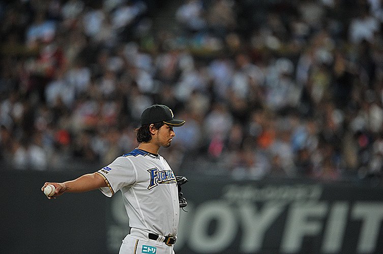 札幌ドームに満ちる期待感にダルビッシュは応え続けた©Hideki Sugiyama
