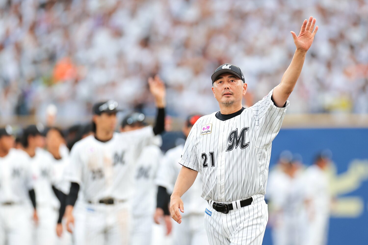 2年目を迎えた指揮官が振るタクトに期待は高まるばかりだ　©︎JIJI PRESS