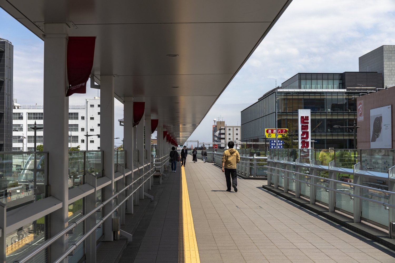 駅の東口にはビックカメラもあった。やはりビックカメラも群馬が発祥だ　