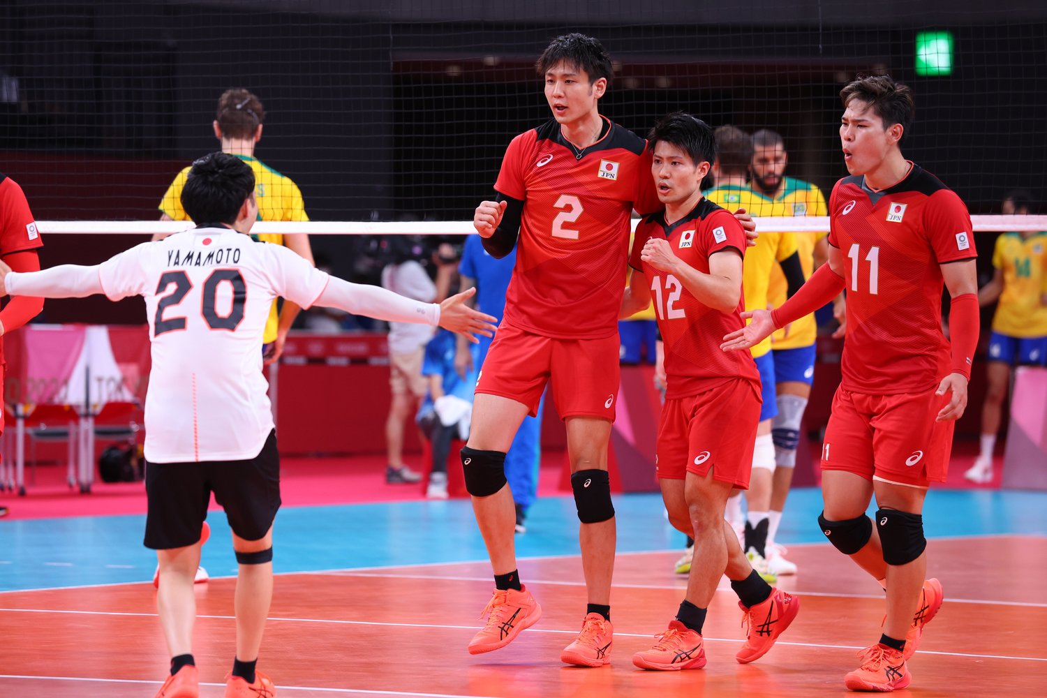 レシーブにも定評があるミドルブロッカー小野寺太志（中央）©Ryosuke Menju/JMPA