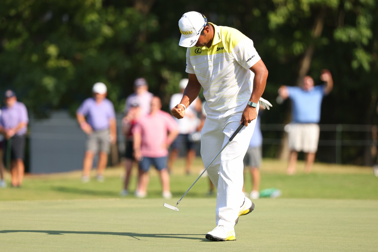 17番でバーディを奪い、ガッツポーズを見せる松山英樹　©︎Getty Images
