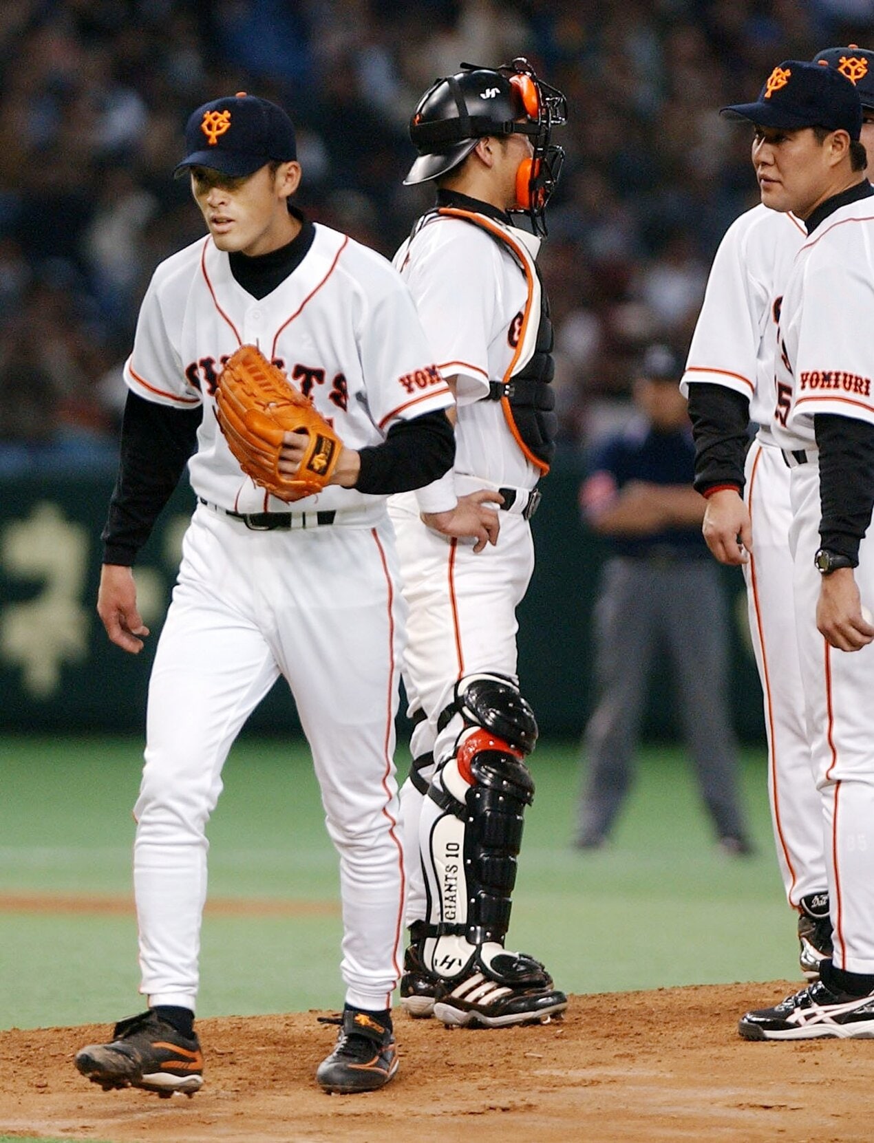 プロ初先発。２回途中で降板し、悔しそうな顔を見せる　©JIJI PRESS