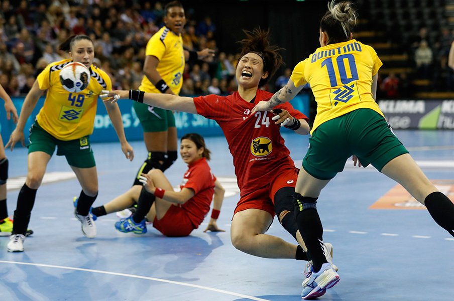 女子ハンドボール日本代表の快挙。欧州の強豪国に勝利するまでの道。＜Number Web＞ photograph by Yukihito Taguchi